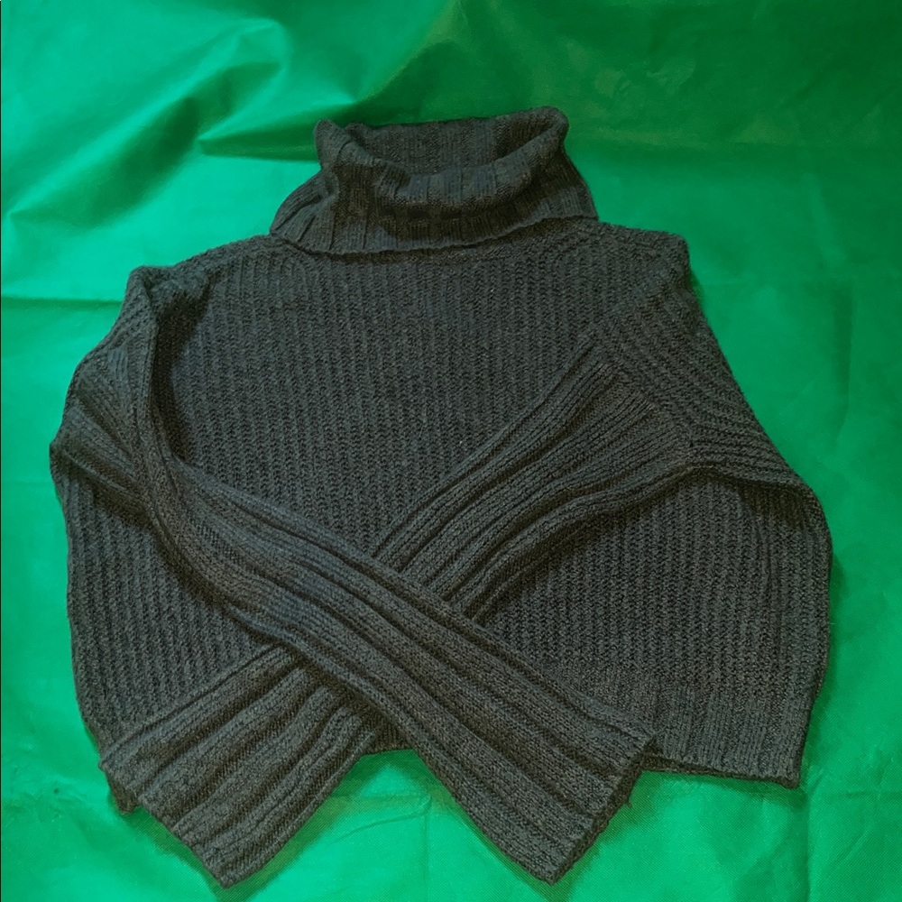 Cozy dark green turtleneck Sweater